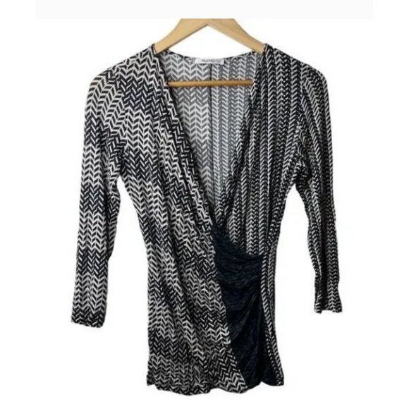 MaxMara Black & White Chevron Pattern Wrap Top Size Small - Picture 1 of 5